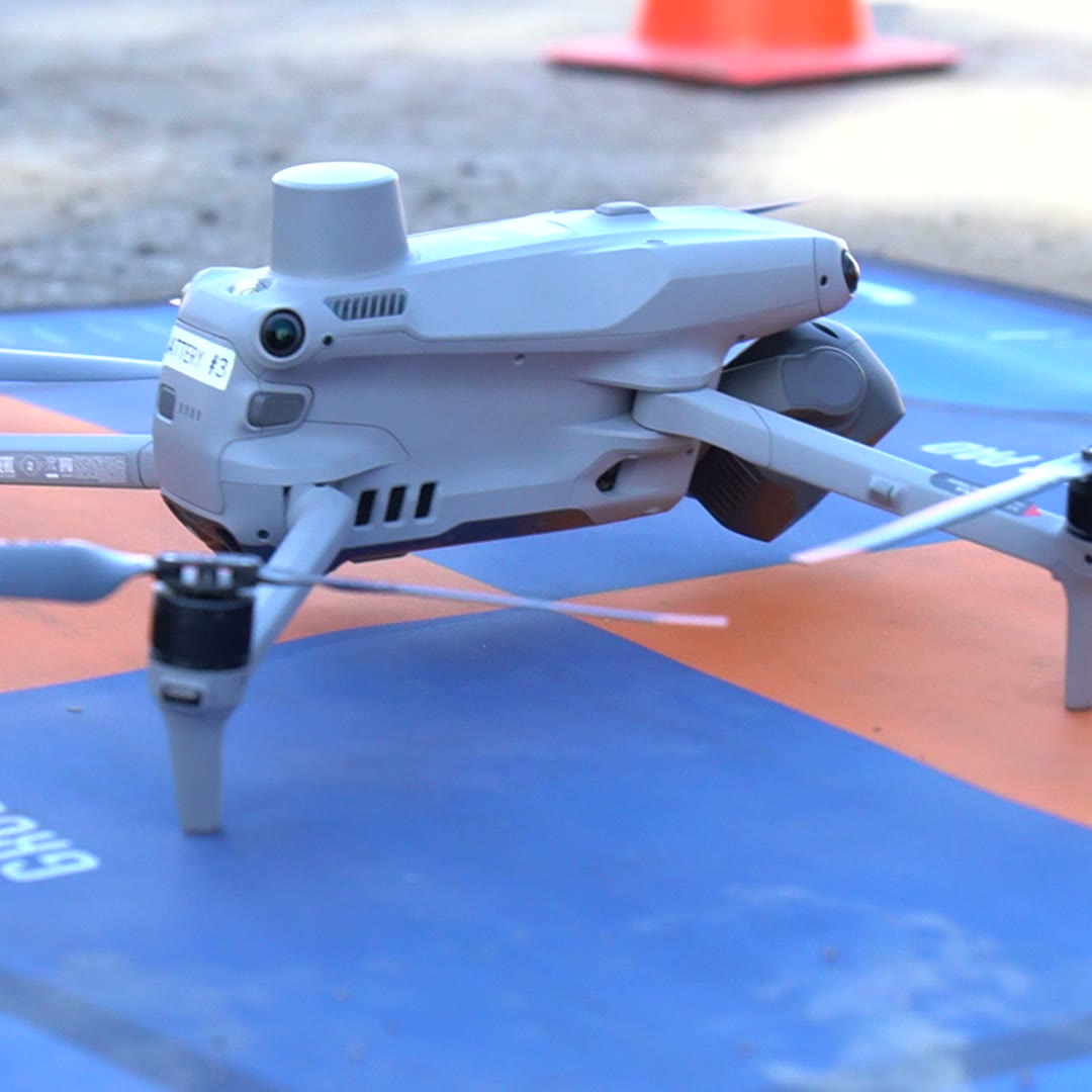 Drone landing pad with rod